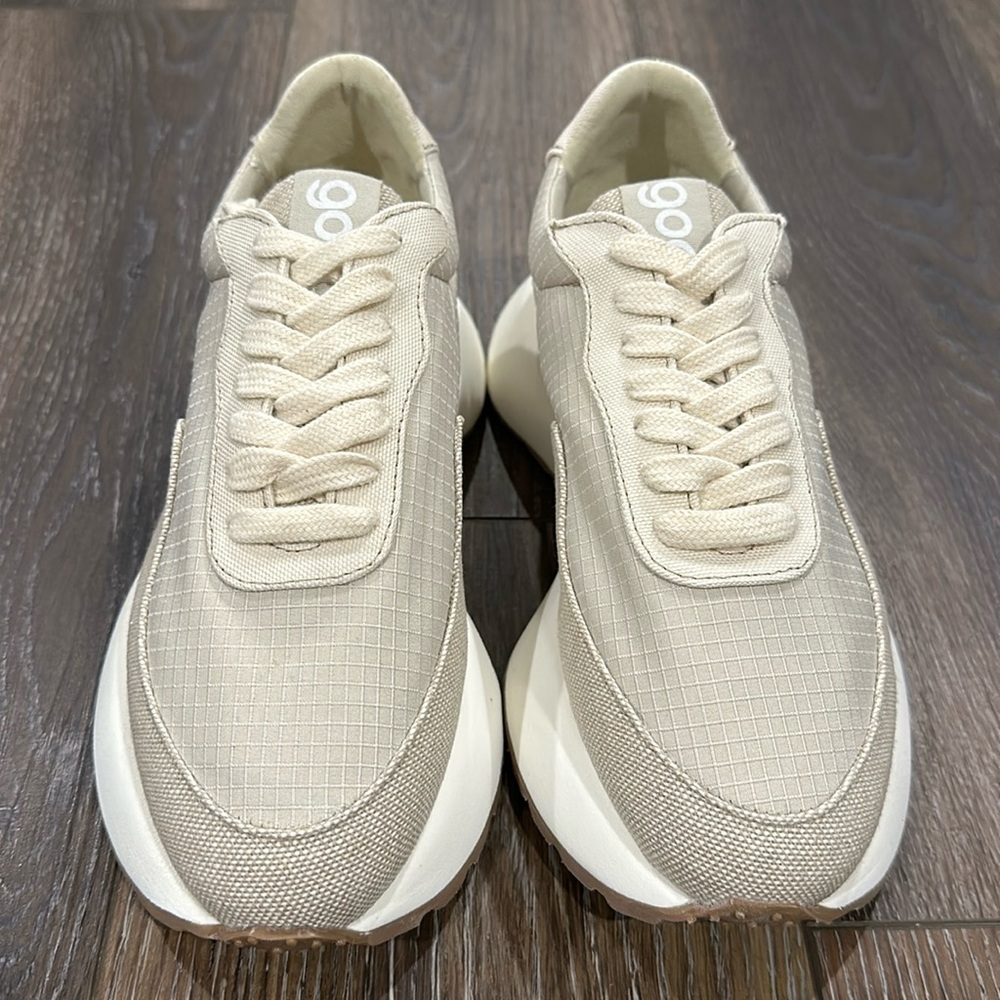 Good News Kook Sneakers Size 7